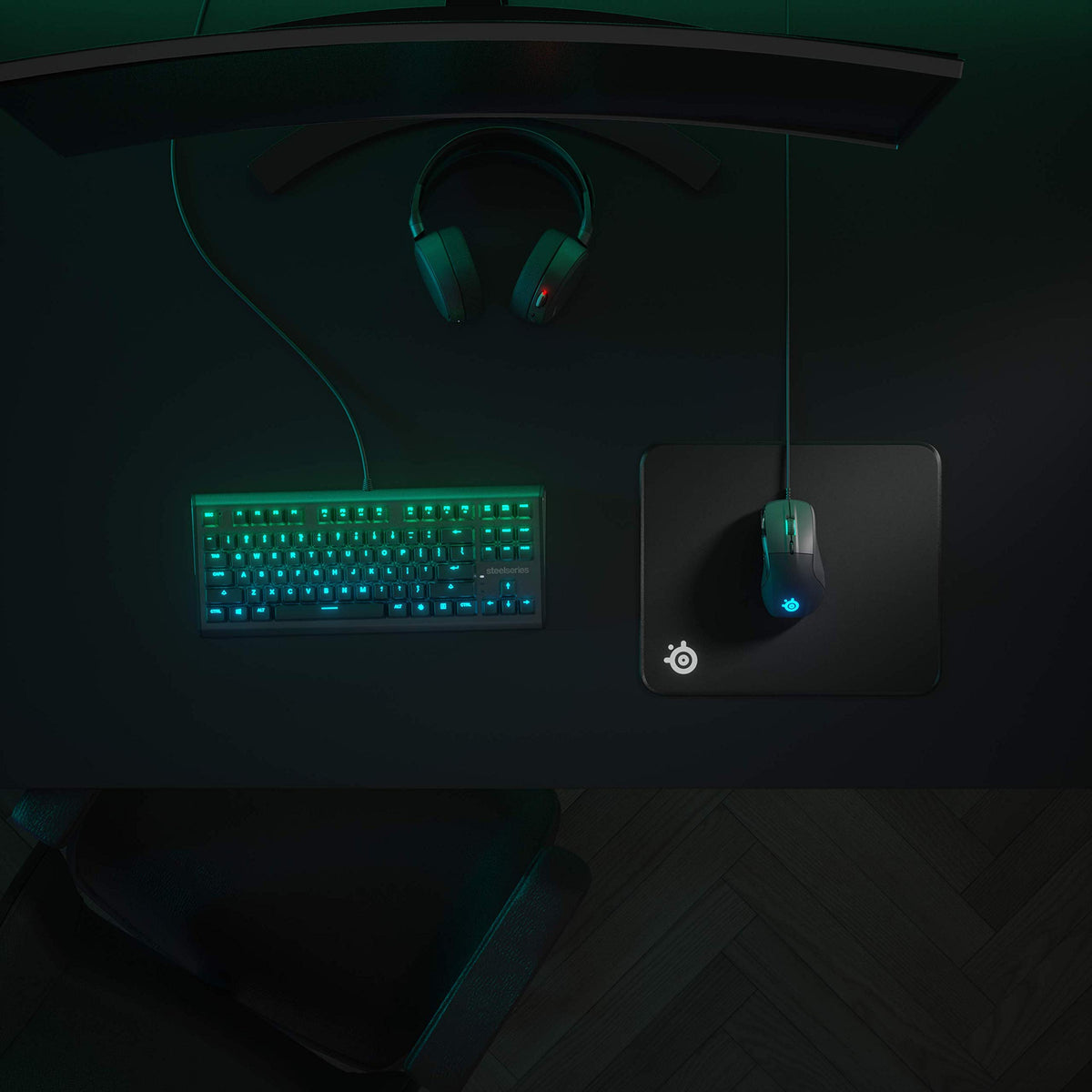 SteelSeries QcK Edge Cloth Gaming Mouse Pad - Never-fray Stitched Edges - Optimized For Gaming Sensors - Size L (450 x 400 x 2mm) - Black