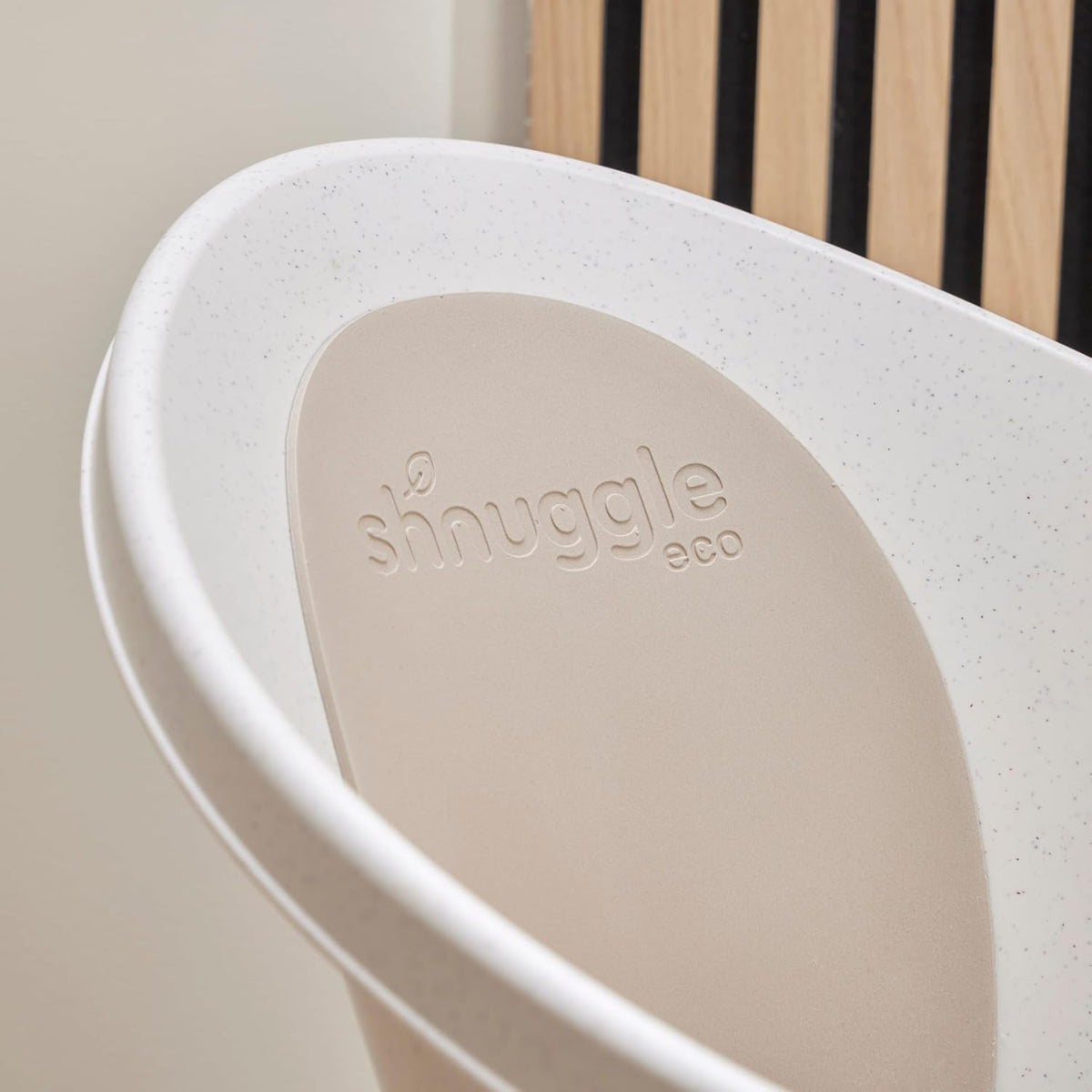 Shnuggle ECO Newborn Baby Bath Seat, Baby Bath Tub Made with 98% Recycled Material & Bum Bump Support, Compact Infant Bath, Sustainable Newborn Essentials & Baby Shower Gift