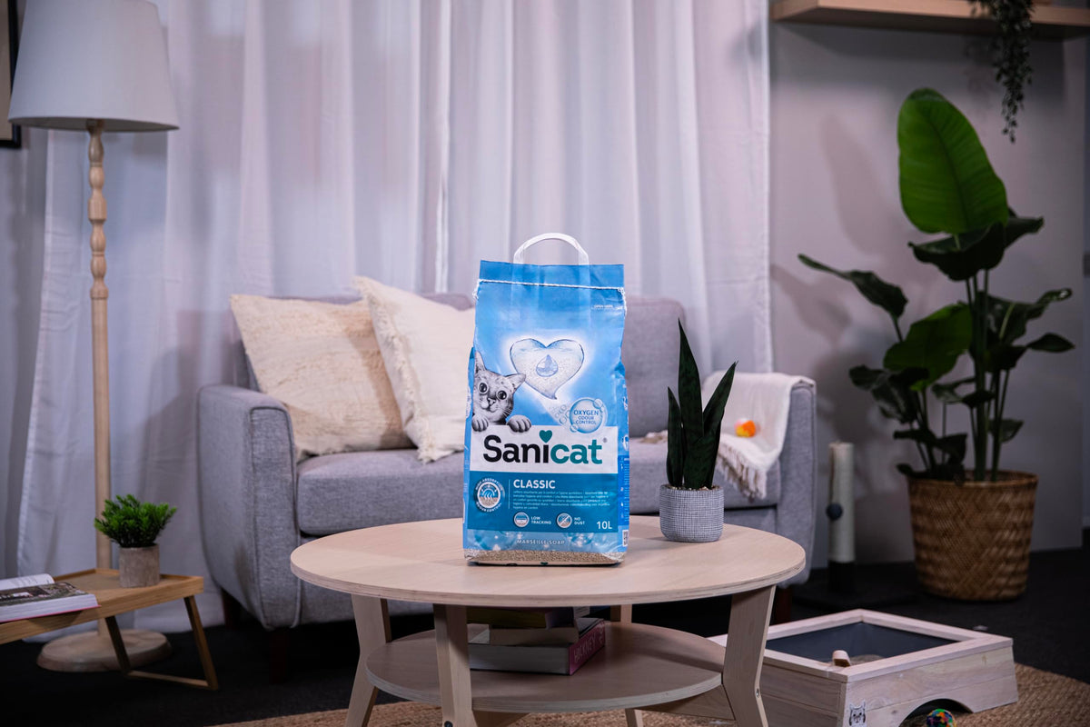 Sanicat - Classic Marseille soap scented cat litter Fast absorption product for your pet’s hygiene | No dust | Keep Your Home Clean | 10L capacity