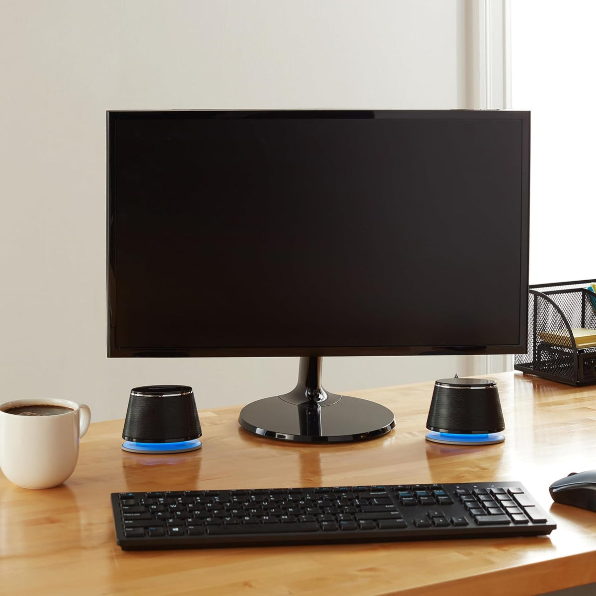 Amazon Basics Stereo 2.0 Computer Speakers for Desktop PC or Laptop, 3.5mm Aux input, USB-Powered, 1 Pair, Black