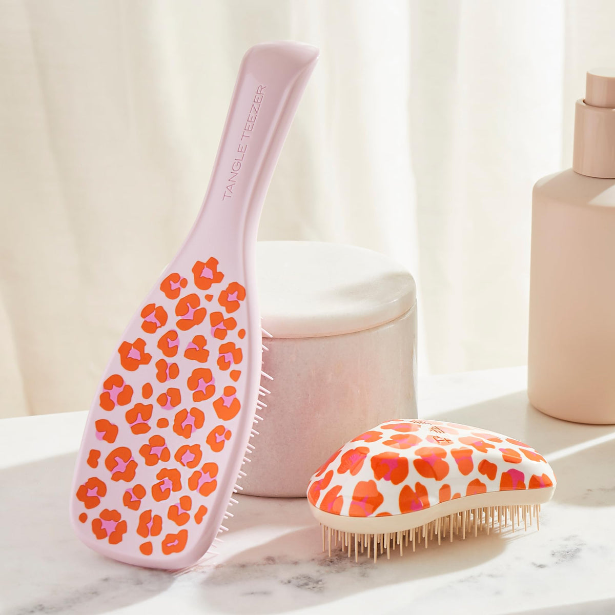Tangle Teezer The Ultimate Detangler Straight to Curly Hairbrush