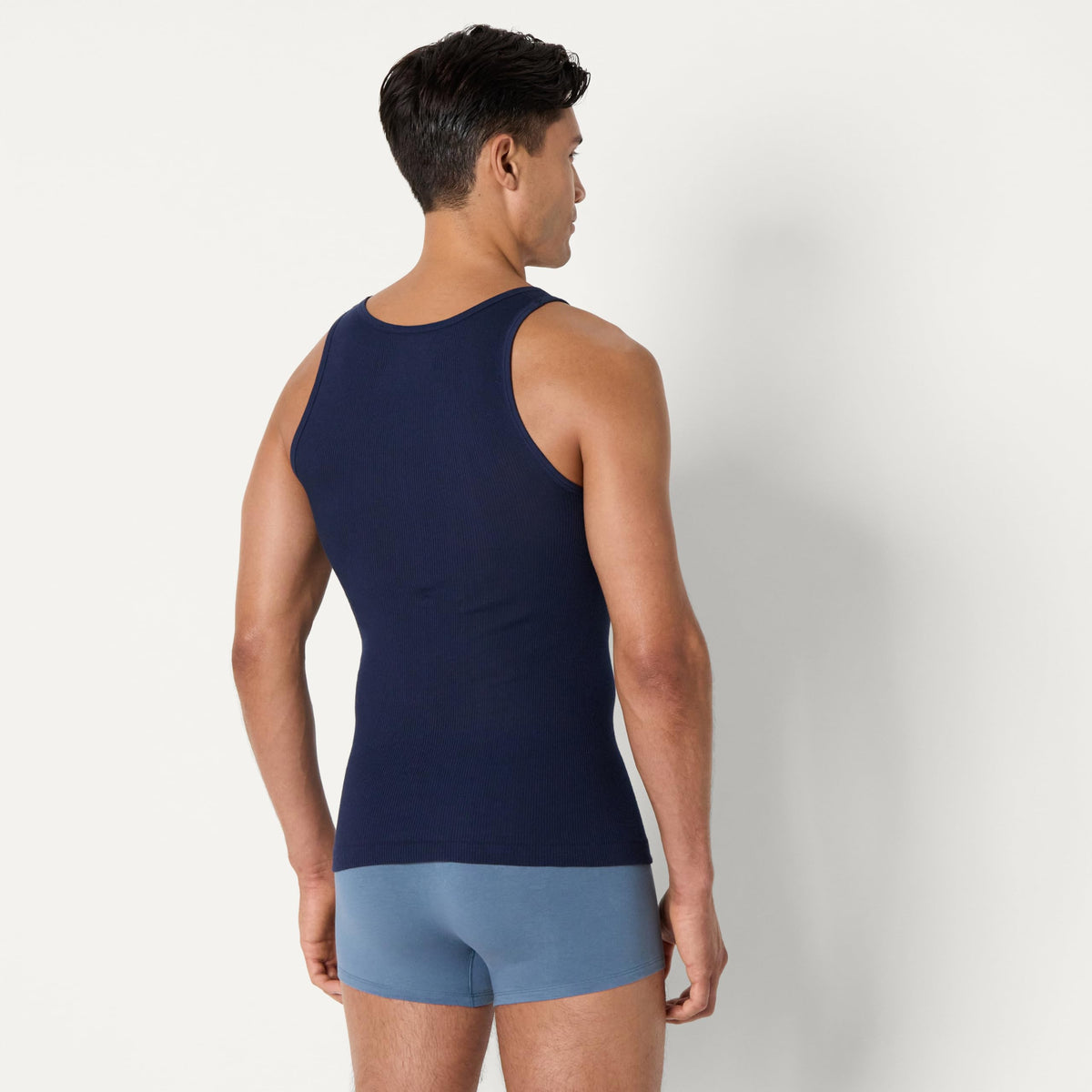 Amazon Essentials Men's Lightweight Tank Undershirts, Pack of 6