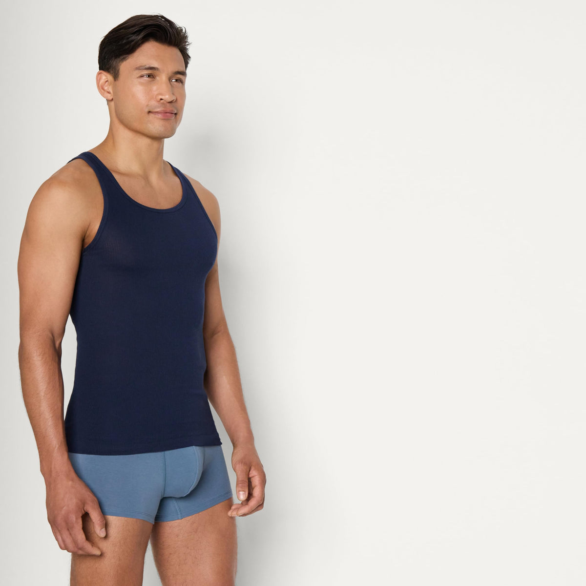 Amazon Essentials Men's Lightweight Tank Undershirts, Pack of 6