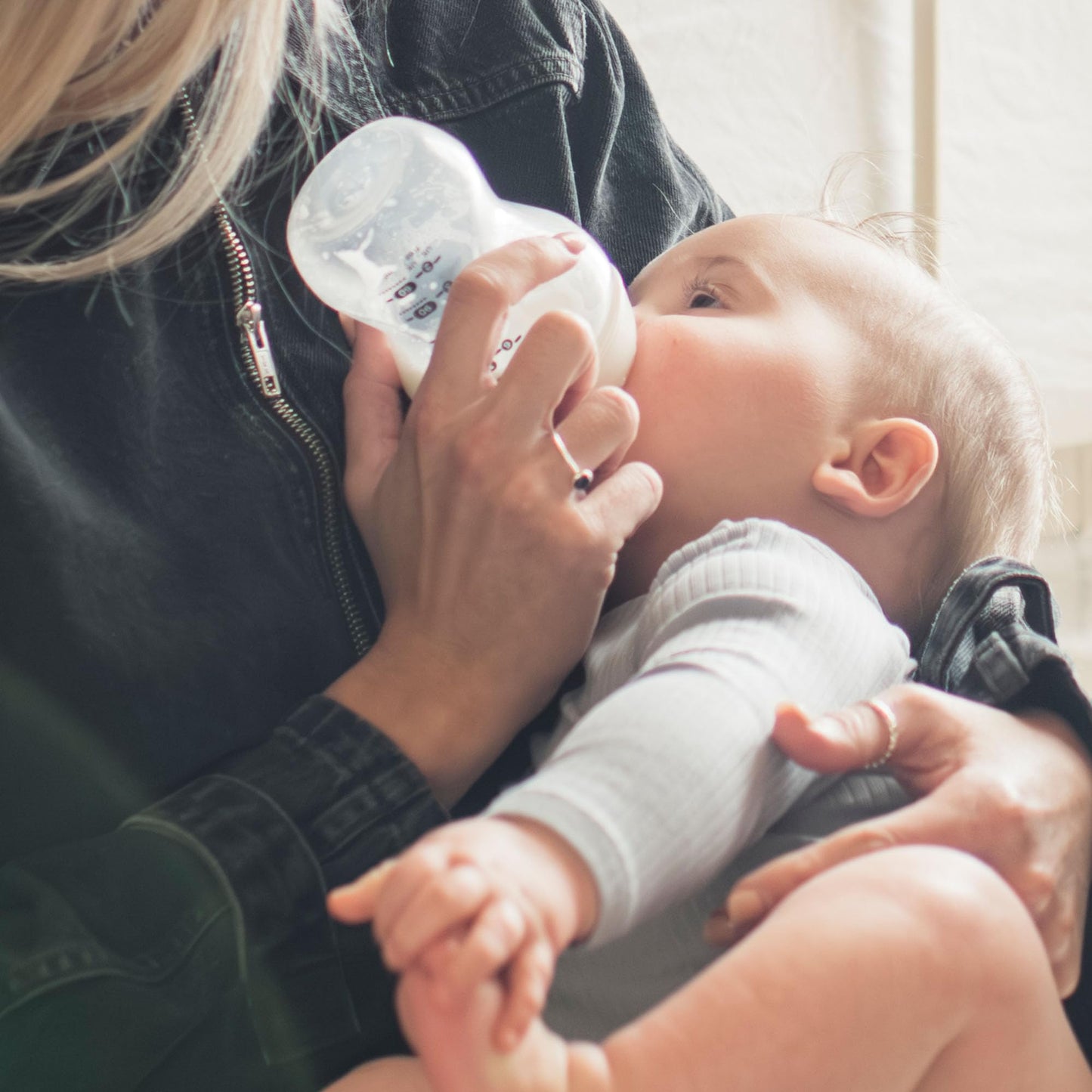 Tommee Tippee Natural Start Baby Bottles for 0m+, Pack of 6 260ml Baby Bottles, with Slow Flow Breast-Like Teat for a Natural Latch, Self-Sterilising and BPA Free, Baby Feeding Essentials