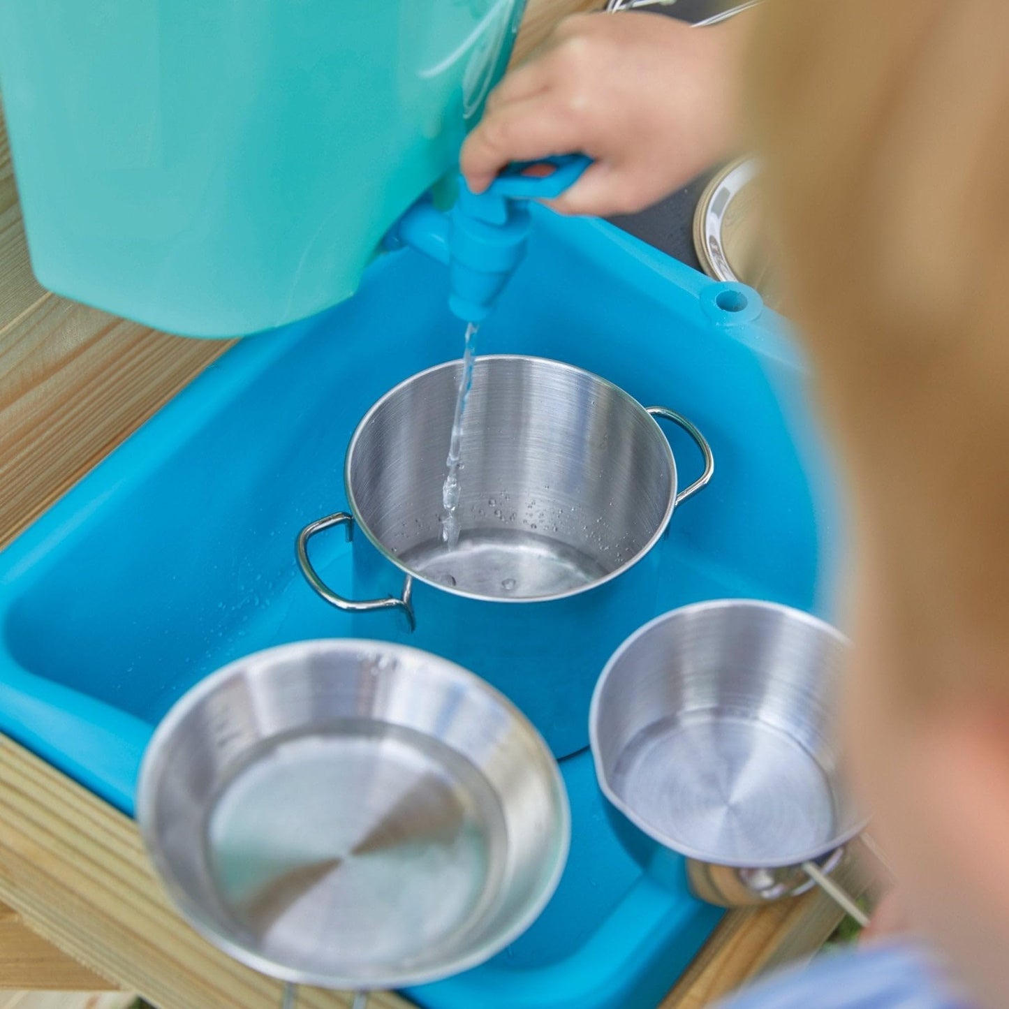 TP Toys, Early Fun Mud Kitchen Playhouse Accessory, Bolt on Mud Kitchen Attachement for a Playhouse, Includes Water Butt, Splash Tub, Pans, Mixing Whisk, Messy Play, 31 x 55 x 56 cm