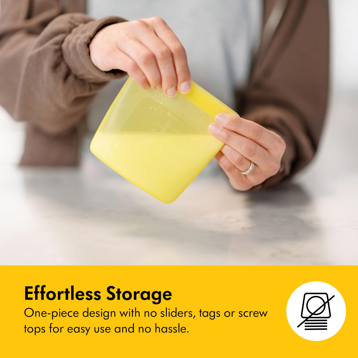 Medela Easy Pour Disposable Breastmilk Storage Bags, 210 ml Capacity, Leakproof Design with Milk Protection, Made Without BPA, Pack of 50