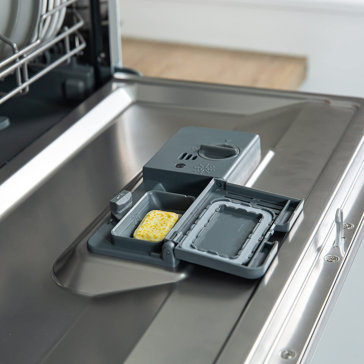 Russell Hobbs Table Top Dishwasher Compact Mini with 6 Place Settings, LED Display, Button Control, 6 Programmes, Portable & Efficient, 24hr Timer, Rinse & Eco Mode in White, RH6TTDW0D1W