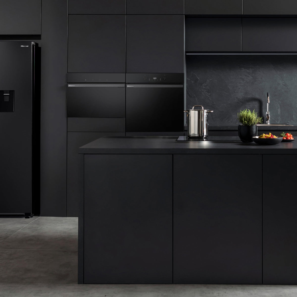 Hisense BI62020ABGUK - Built-in 60L Electric Single Oven - Black - 530x595x595 mm (DxWxH) - A Rated, Extra Large