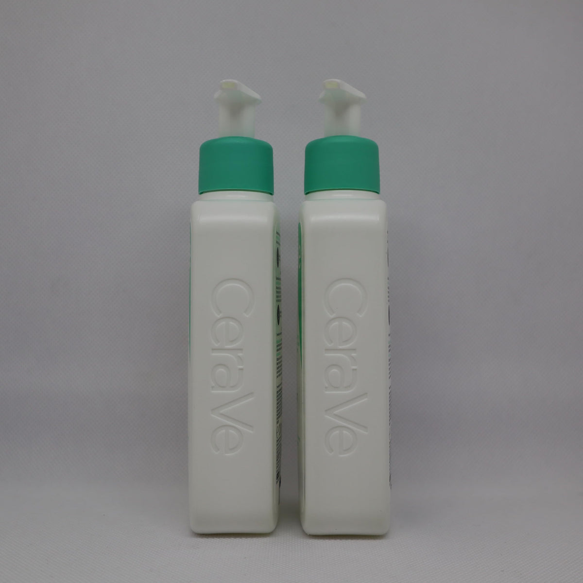 CeraVe Foaming Cleanser for Normal to Oily Skin with Niacinamide & 3 Essential Ceramides, Developed with Dermatologists, Gently Cleanses & Removes Excess Oil, Fragrance-Free