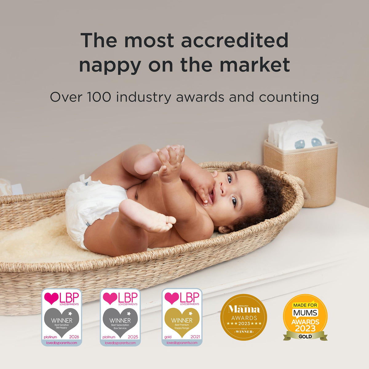 Kit & Kin Premium Baby Nappies Size 4 | 9-14 kgs / 20-31 lbs | Pack of 256 Nappies | Plant-Based Materials On Baby's Skin | Hypoallergenic | Superior up to 12 Hour Leak Protection