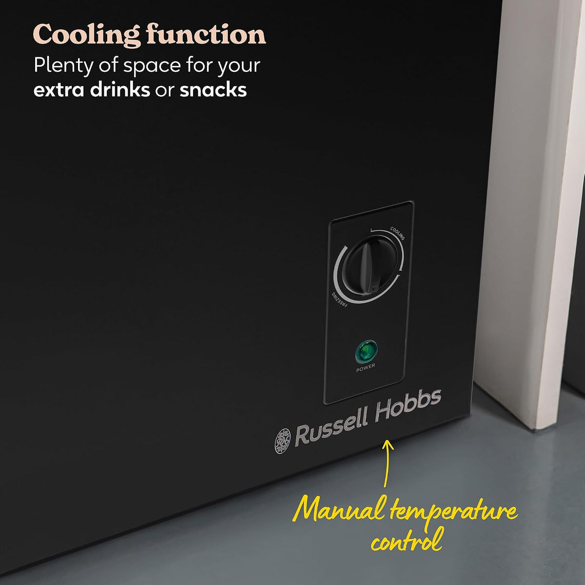Russell Hobbs White Chest Freezer 143L Freestanding, Adjustable Thermostat, Chill or Freeze Function, 4 Star Freezer Rating & Suitable for Outbuildings & Garages RH142CF0E1W