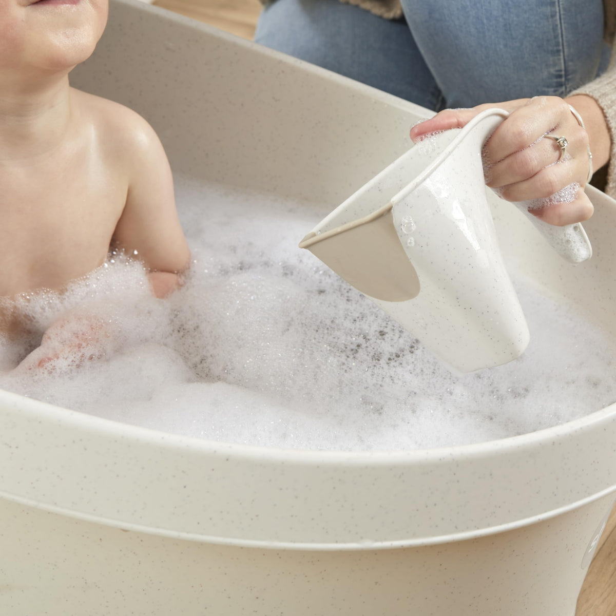 Shnuggle Baby Bath Rinse Cup, Soft Rim Shampoo Rinser and Hair Wash Jug, No Tears Design for Newborn and Toddler Bath Time, Easy Grip Handle, Gentle Washing Accessory, Suitable from Birth. Taupe.