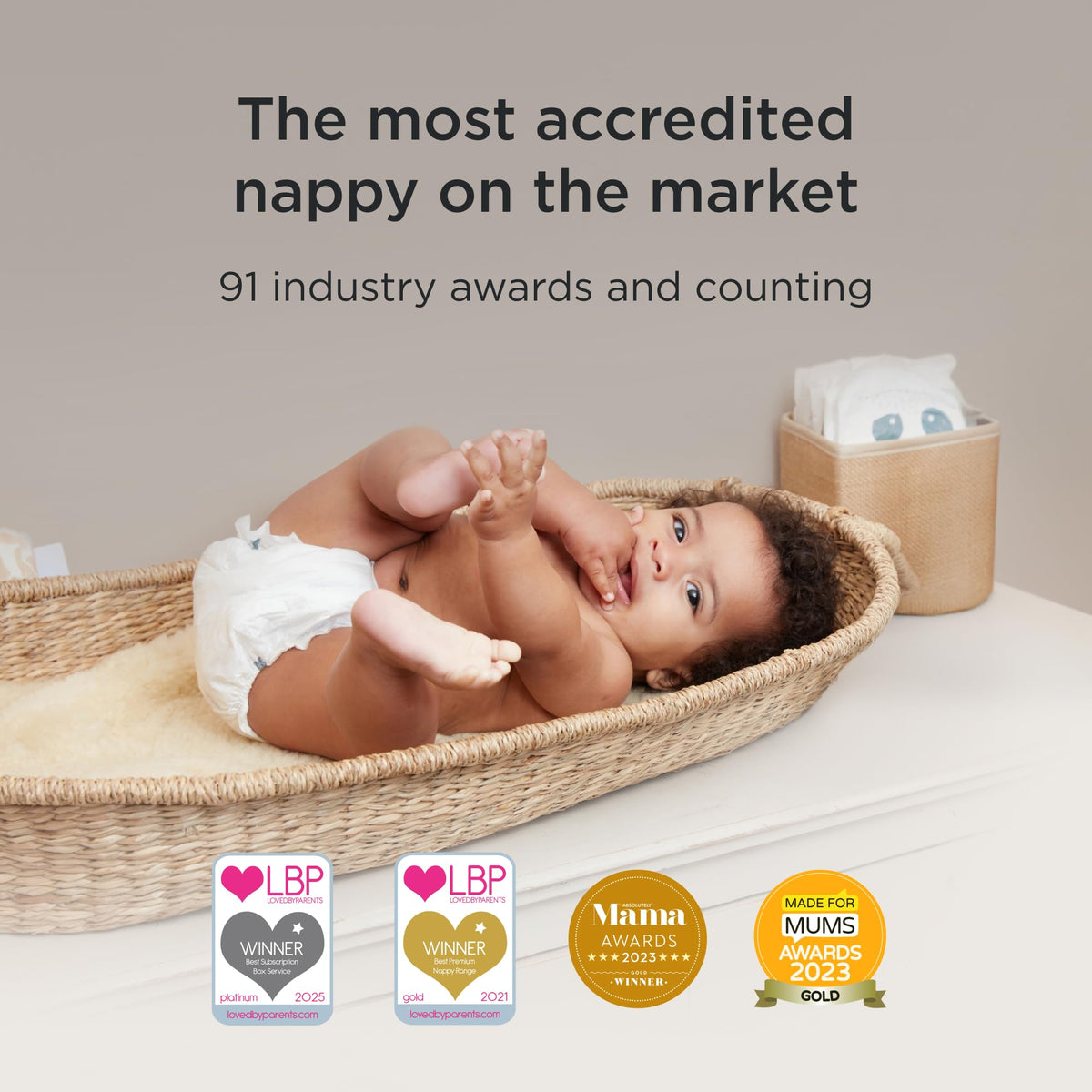 Kit & Kin Premium Baby Nappies Size 4 | 9-14 kgs / 20-31 lbs | Pack of 256 Nappies | Plant-Based Materials On Baby's Skin | Hypoallergenic | Superior up to 12 Hour Leak Protection