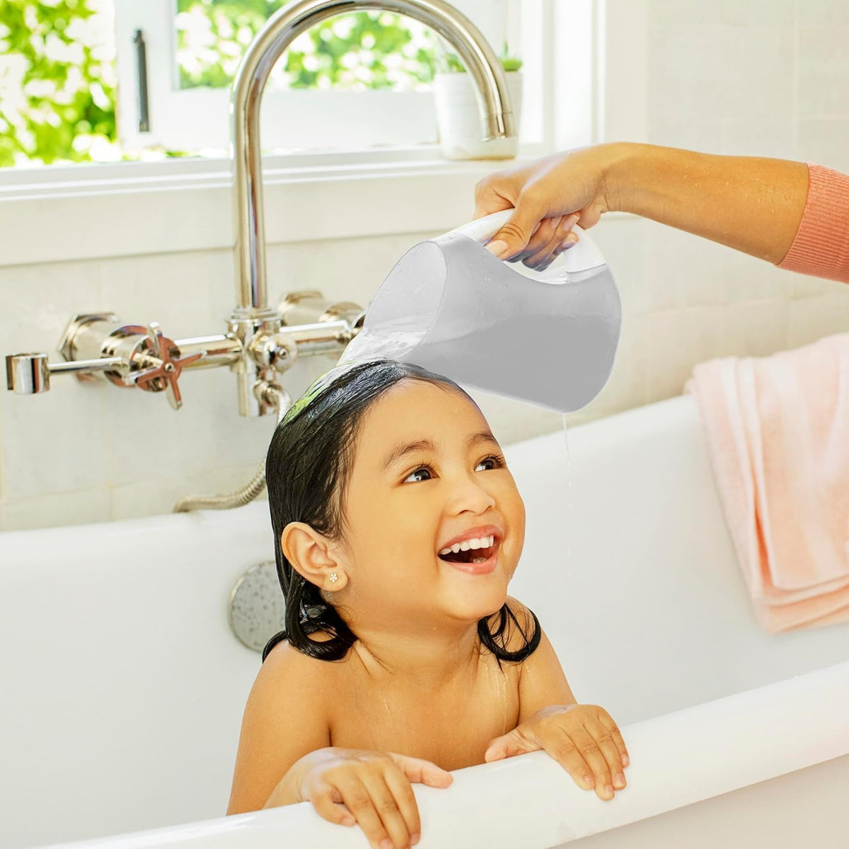 Munchkin Soft Rim Baby Bath Jug| Baby & Toddler Shampoo Rinser| Rinsing & Kids Wash Device| Hair Wash Jug with Easy Grip Handle| Essential Children's Accessories | Grey