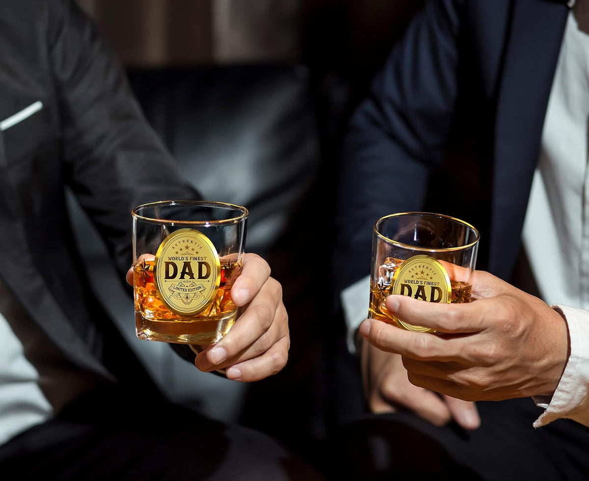 CROWNLY CRYSTAL® Personalised Whiskey Glass for Dad – Gold Birthday Gift from Daughter or Son – Best Dad Ever