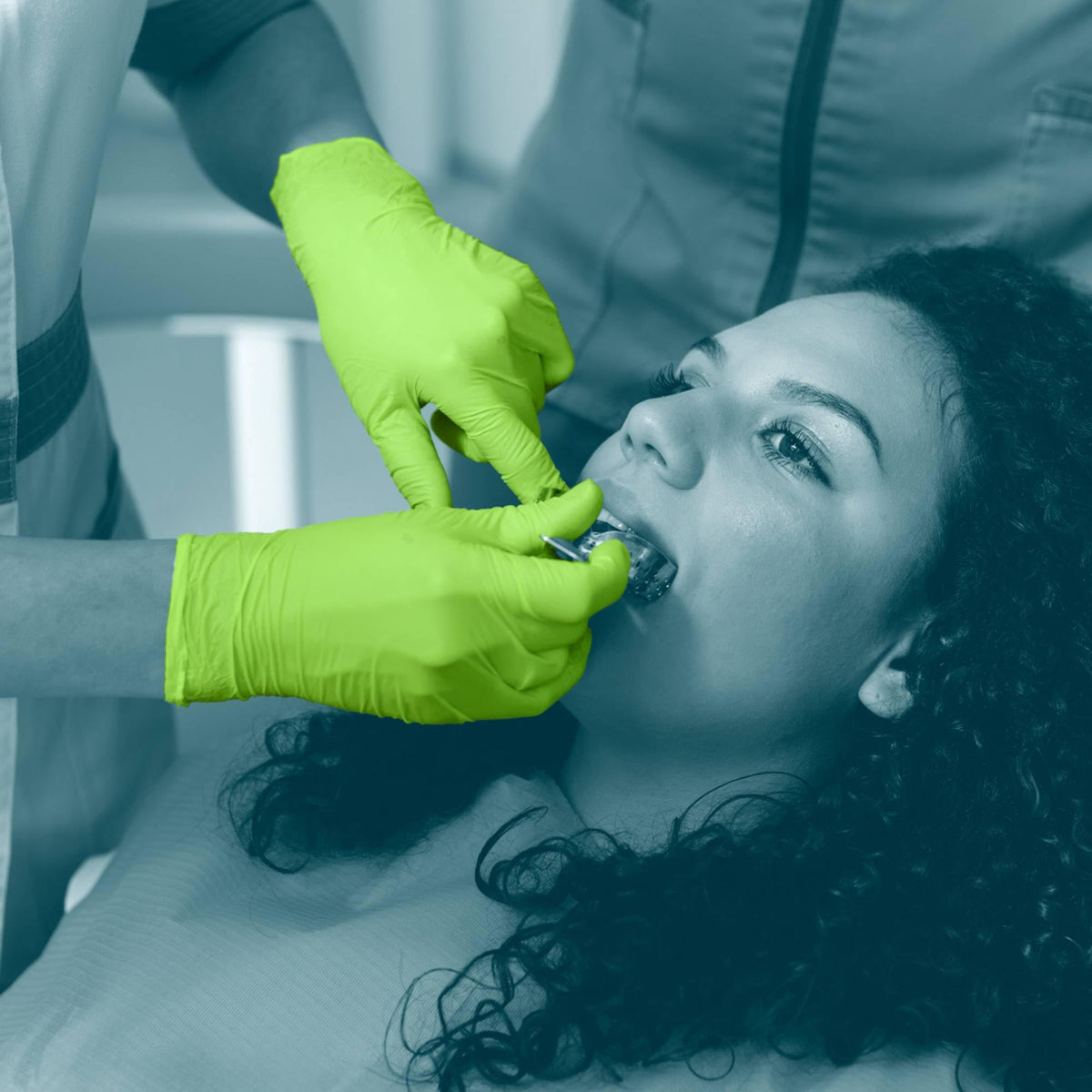 Unigloves White Pearl Nitrile Examination Gloves