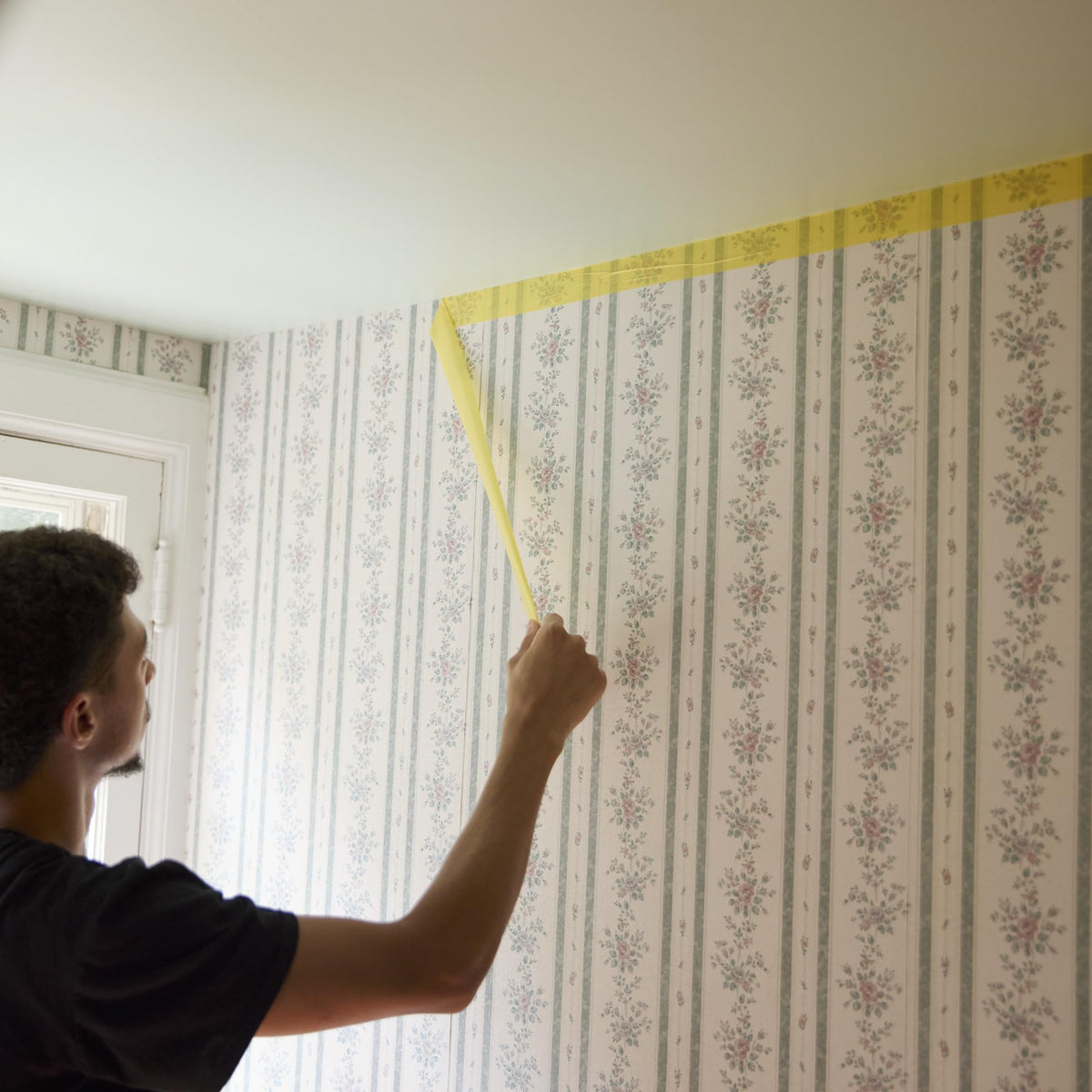 Frog Tape Yellow Delicate Surface Painters Masking Tape 24mm x 55m. Indoor painting and decorating for sharp lines and no paint bleed