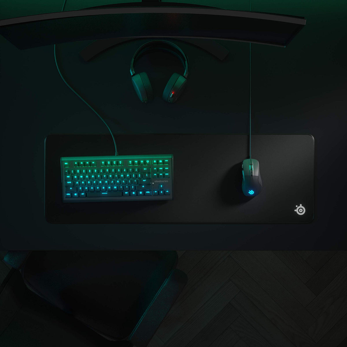 SteelSeries QcK Edge Cloth Gaming Mouse Pad - Never-fray Stitched Edges - Optimized For Gaming Sensors - Size L (450 x 400 x 2mm) - Black