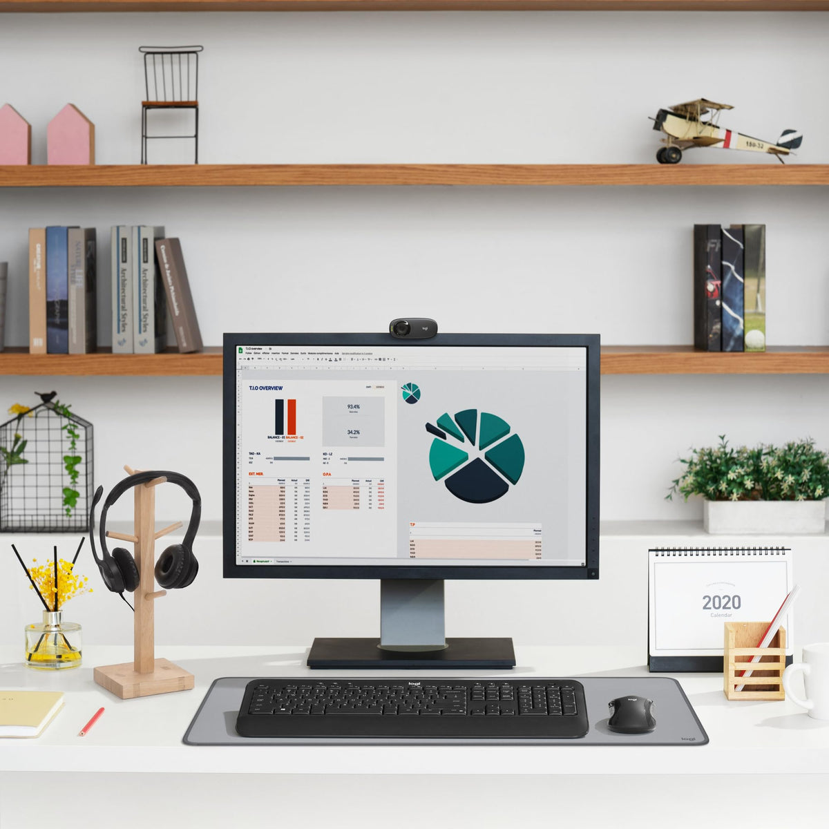 Logitech Brio 100 Full HD Webcam for Meetings and Streaming