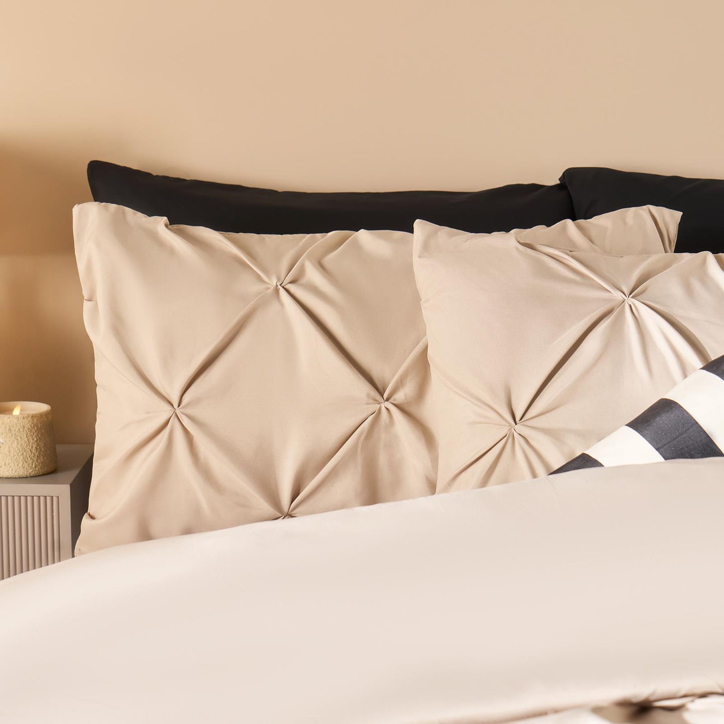 OHS Microfibre Pintuck Bedding Pinch Pleat Duvet Cover Set with Pillowcase