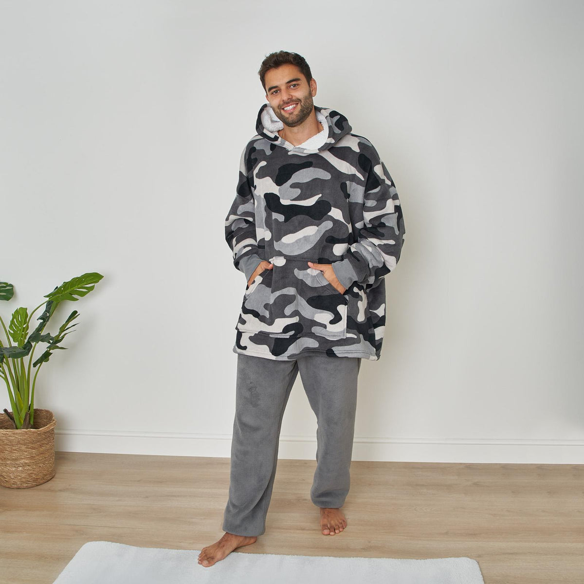 Dreamscene Camo Oversized Hoodie Blanket Giant Hiking Wearable Sherpa Sweatshirt