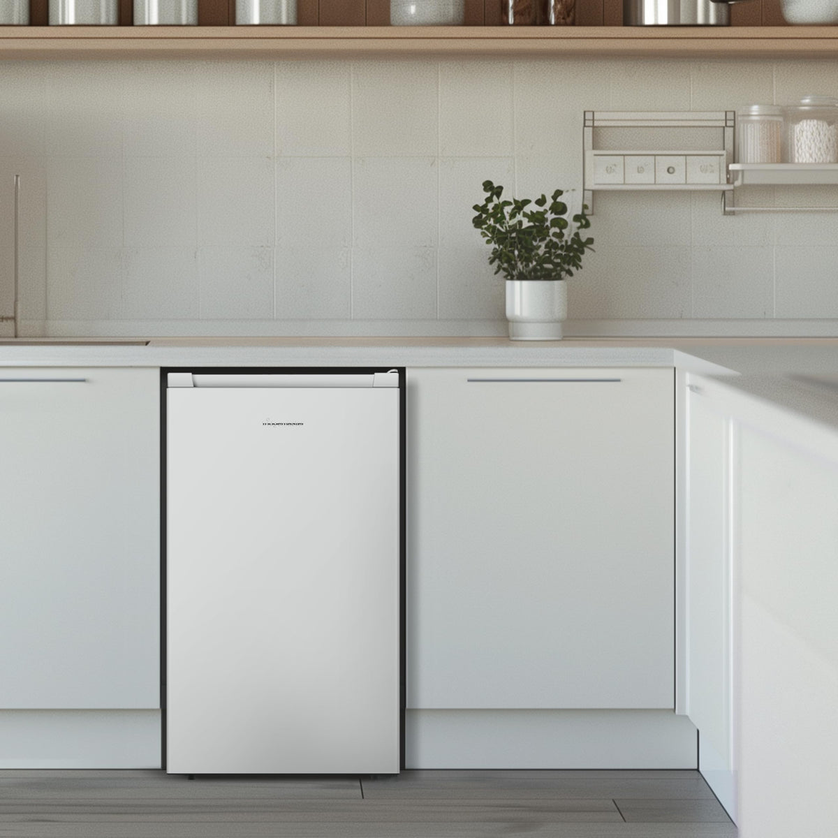Fridgemaster 45L Table Top Mini Fridge MUR4545, 45cm Compact Refrigerator with Adjustable Thermostat, Reversible Door, 39dB Low Noise, White, Energy Class E