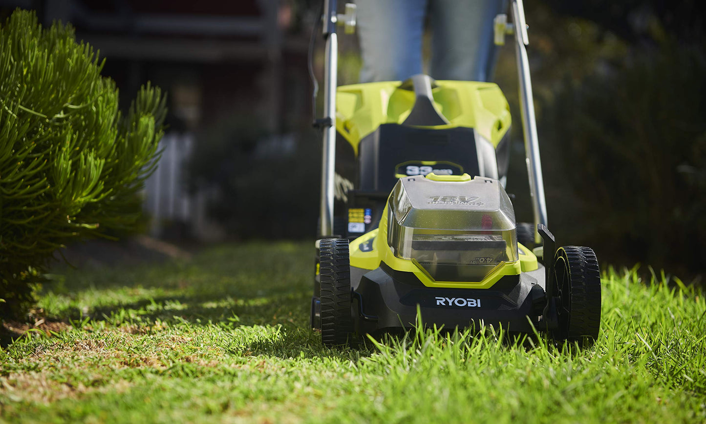 18V ONE+ Cordless Lawnmower and Grass Trimmer Twin Kit (1 x 4.0Ah)