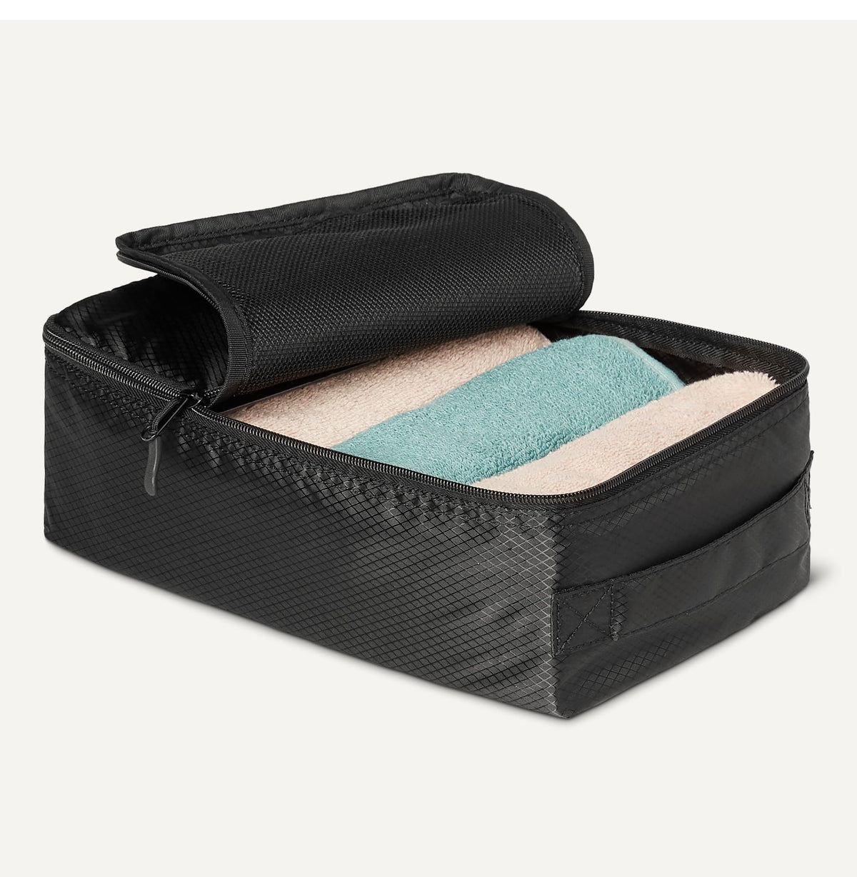 Amazon Essentials 4-Piece Packing Cubes Travel Accessories Set, Luggage Organiser with Double Zip, Mesh Top, 100% Polyester, Medium, Black (Previously Amazon Basics)