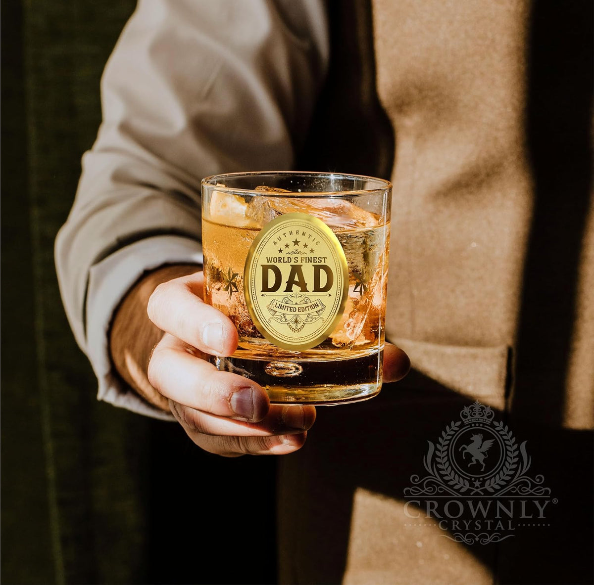 CROWNLY CRYSTAL® Personalised Whiskey Glass for Dad – Gold Birthday Gift from Daughter or Son – Best Dad Ever