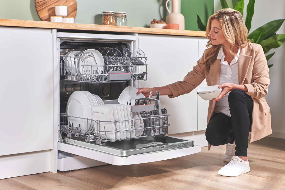 Bosch Series 2 SMS26AW08G Freestanding Dishwasher, 60cm, White