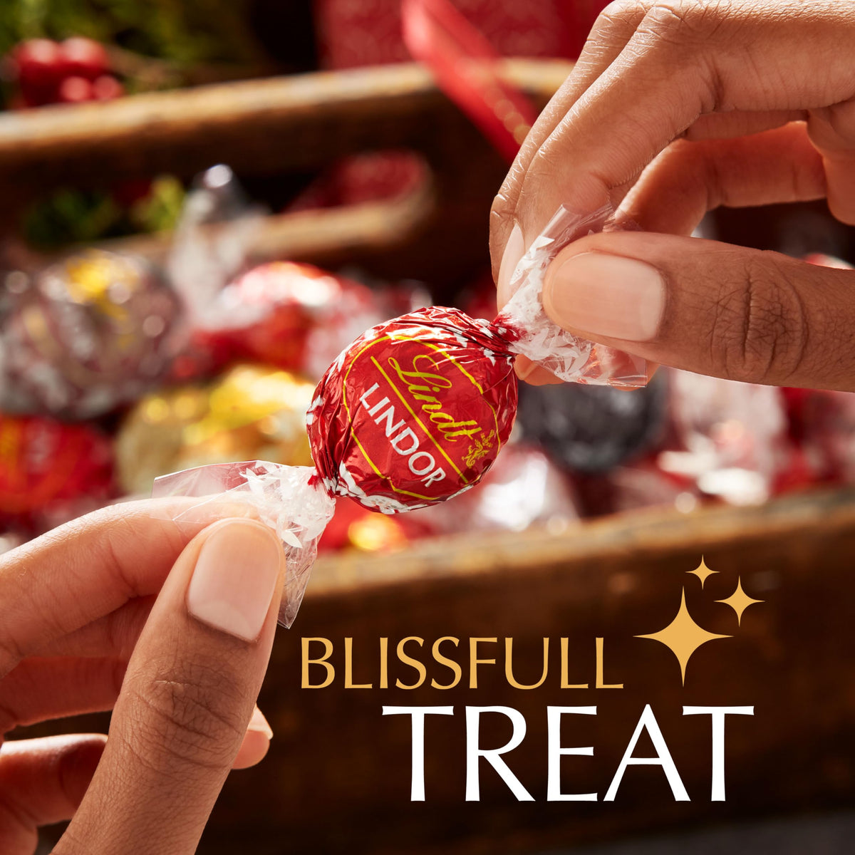 Lindt Lindor White Chocolate Truffles – 200g Box (Approx. 16 Balls) – Smooth Filling – Gift, Birthday, Congratulations Treat