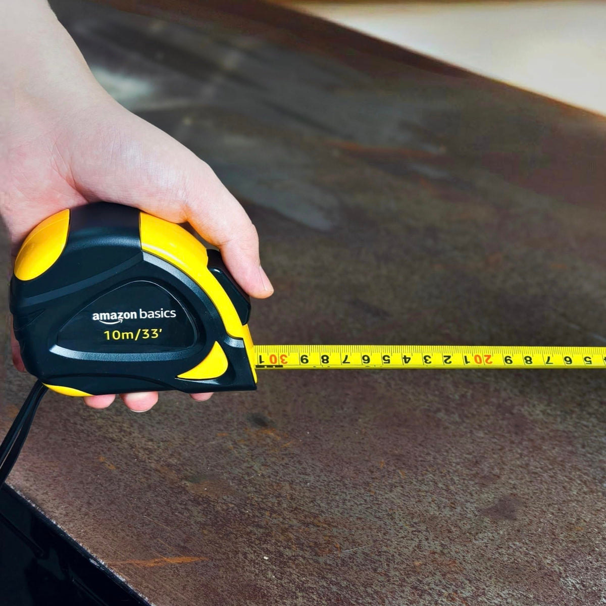 Amazon Basics Self-Locking Tape Measure, MID Accuracy, 7.6 m (2-Pack) meters Scale, Yellow