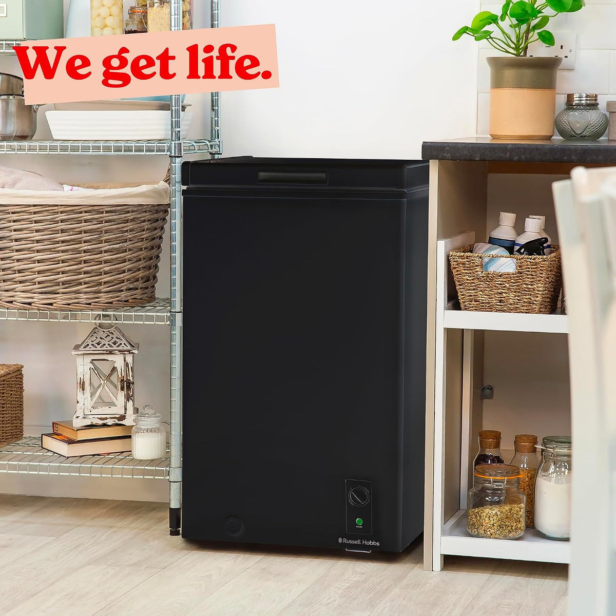 Russell Hobbs White Chest Freezer 143L Freestanding, Adjustable Thermostat, Chill or Freeze Function, 4 Star Freezer Rating & Suitable for Outbuildings & Garages RH142CF0E1W