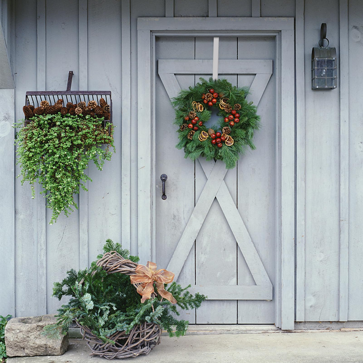 Jsdoin Christmas Wreath Door Hanger, 12.5 Inches Metal Front Door Wreath Hook for Christmas Home Office Wall Wedding Wreaths or Decorations (White, 1 Pack)