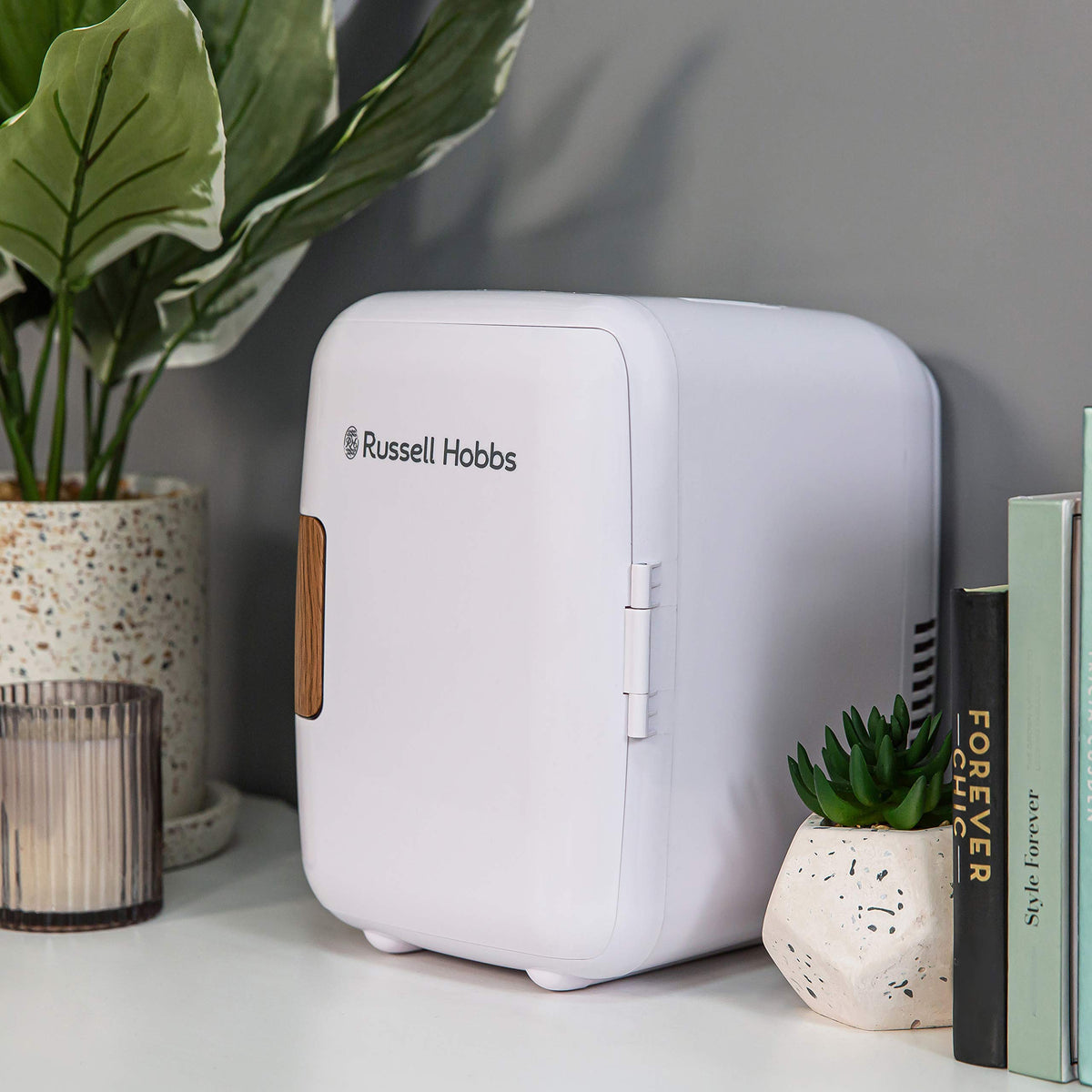 Russell Hobbs RH4CLR1001 4L/6 Can Portable Mini Cooler & Warmer for Drinks, Cosmetics/Makeup/Skincare, AC/DC Power, Retro Style, White, For Bedroom, Home, Caravan, Car