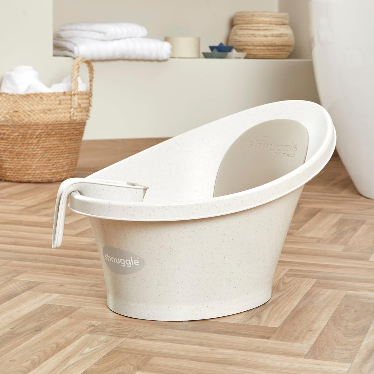Shnuggle Baby Bath Rinse Cup, Soft Rim Shampoo Rinser and Hair Wash Jug, No Tears Design for Newborn and Toddler Bath Time, Easy Grip Handle, Gentle Washing Accessory, Suitable from Birth. Taupe.