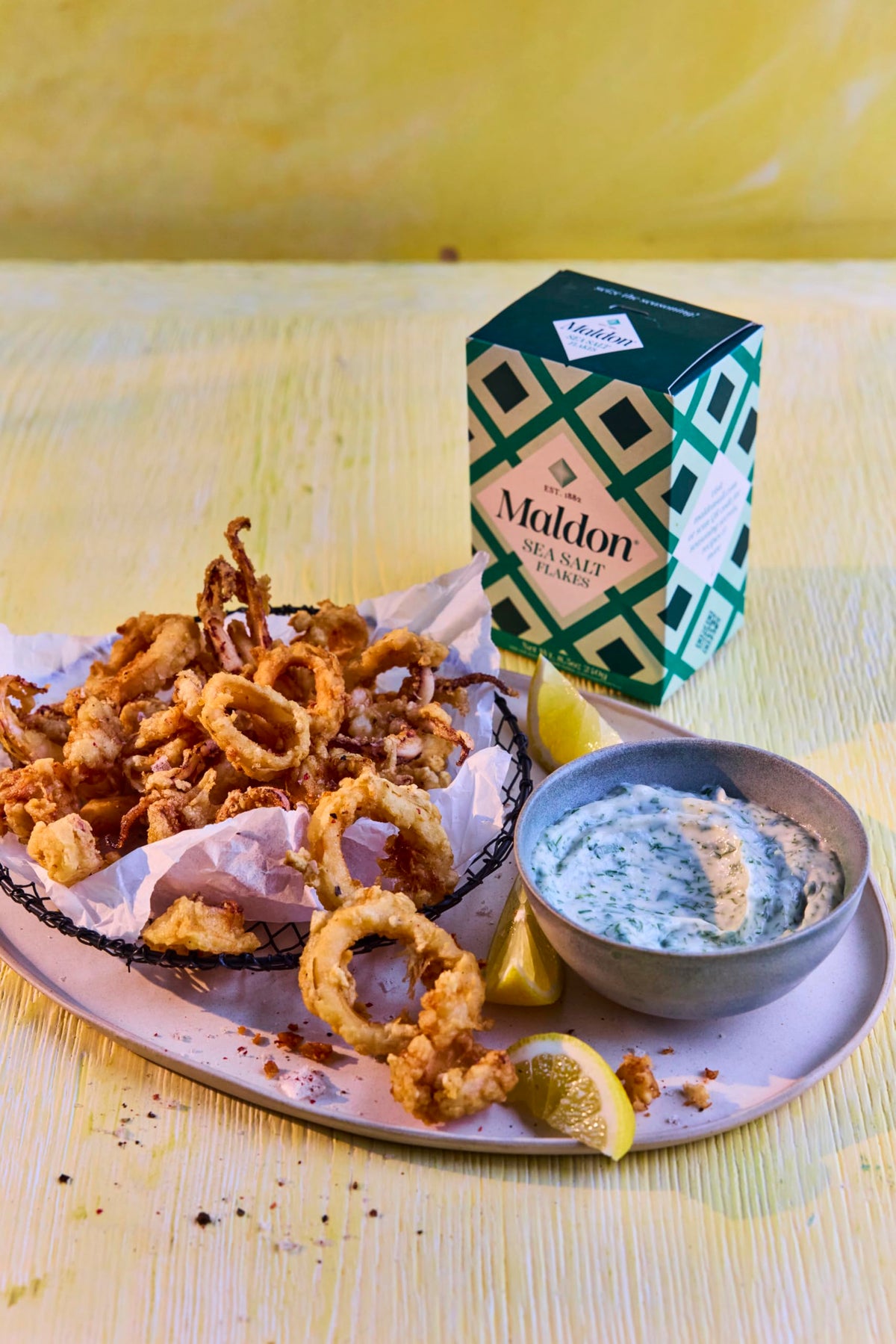 Maldon - Sea Salt Flakes, Unique Pyramid Shaped Salt Flakes, Perfect for a Wide Range of Dishes, Hand-Harvested for Four Generations, 570g Tub