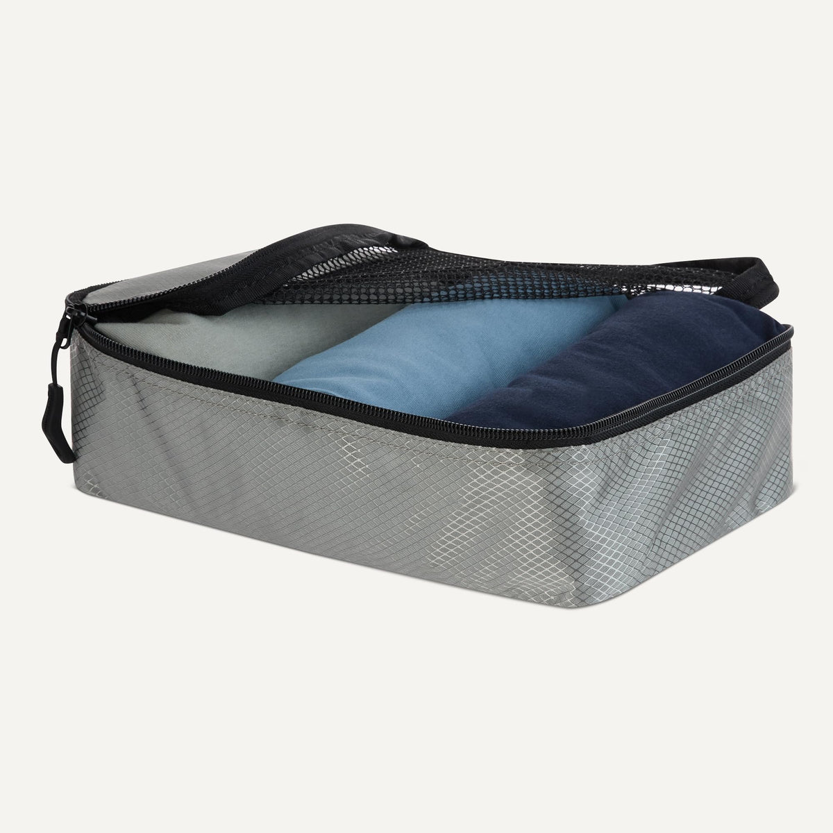 Amazon Essentials 4-Piece Packing Cubes Travel Accessories Set, Luggage Organiser with Double Zip, Mesh Top, 100% Polyester, Medium, Black (Previously Amazon Basics)