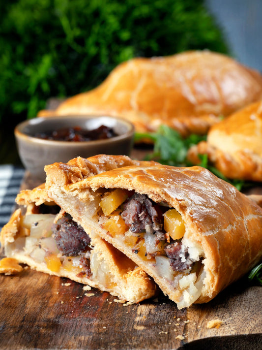 Cornish Hampers & Gifts 6x Traditional Large Cornish Steak Pasties — 360g Each, Hand-Crimped | Gift Hamper Set