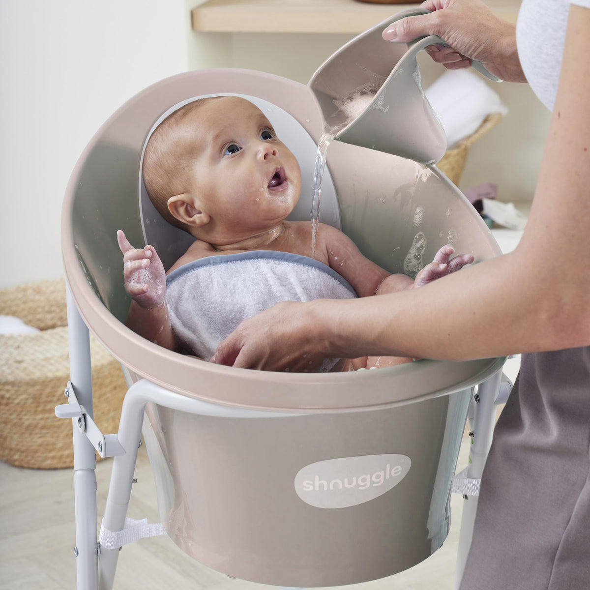 Shnuggle Baby Bath Rinse Cup, Soft Rim Shampoo Rinser and Hair Wash Jug, No Tears Design for Newborn and Toddler Bath Time, Easy Grip Handle, Gentle Washing Accessory, Suitable from Birth. Taupe.