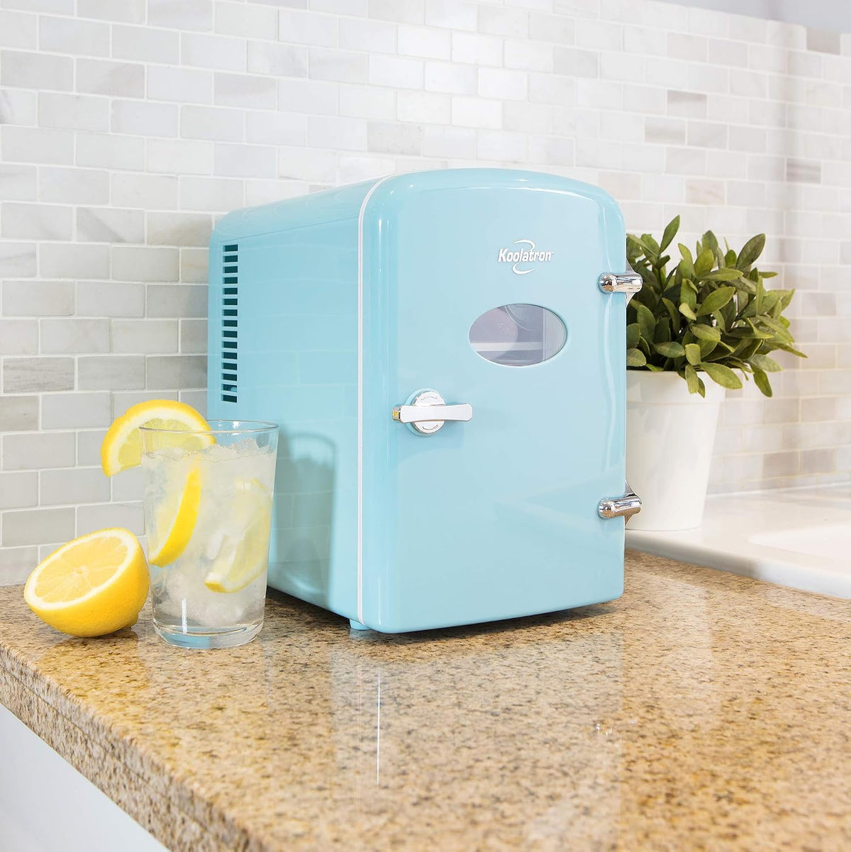 Koolatron Retro Mini Fridge For Bedrooms 12V Portable Cooler Refrigerator 4L Small 6 Can Table Top Quiet Mini Fridges For Skincare Food Drinks Kids Home Car & Travel Black