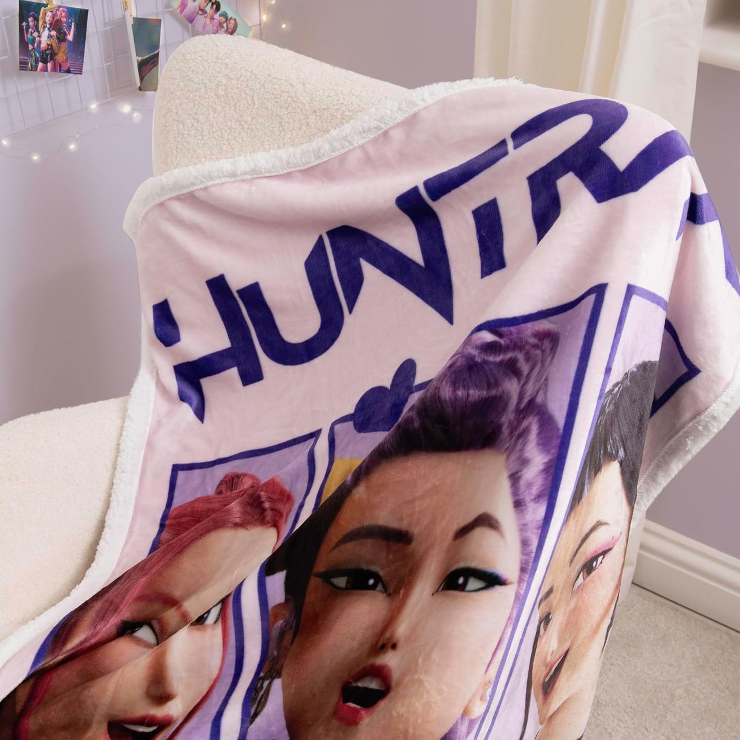 K Pop Demon Hunters Officially Licenced Fleece Blanket | Super Soft Warm Fleece With Sherpa Back | Pink Ready Design | Perfect For Home, Sleepovers & Camping | 120 x 150 cm