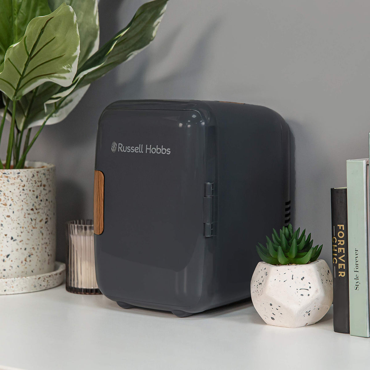 Russell Hobbs RH4CLR1001 4L/6 Can Portable Mini Cooler & Warmer for Drinks, Cosmetics/Makeup/Skincare, AC/DC Power, Retro Style, White, For Bedroom, Home, Caravan, Car
