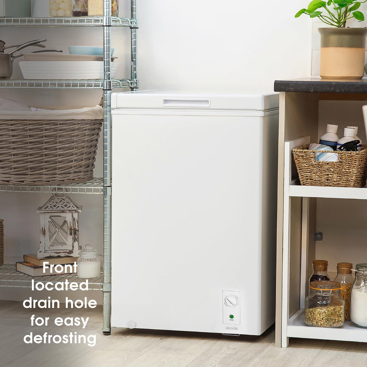 Abode Freestanding White Chest Freezer 99L with Removable Wire Basket & Counter Balance Lid, Adjustable Thermostat, 4 Star Freezer, Suitable for Garages & Outbuildings A99CF0E1W