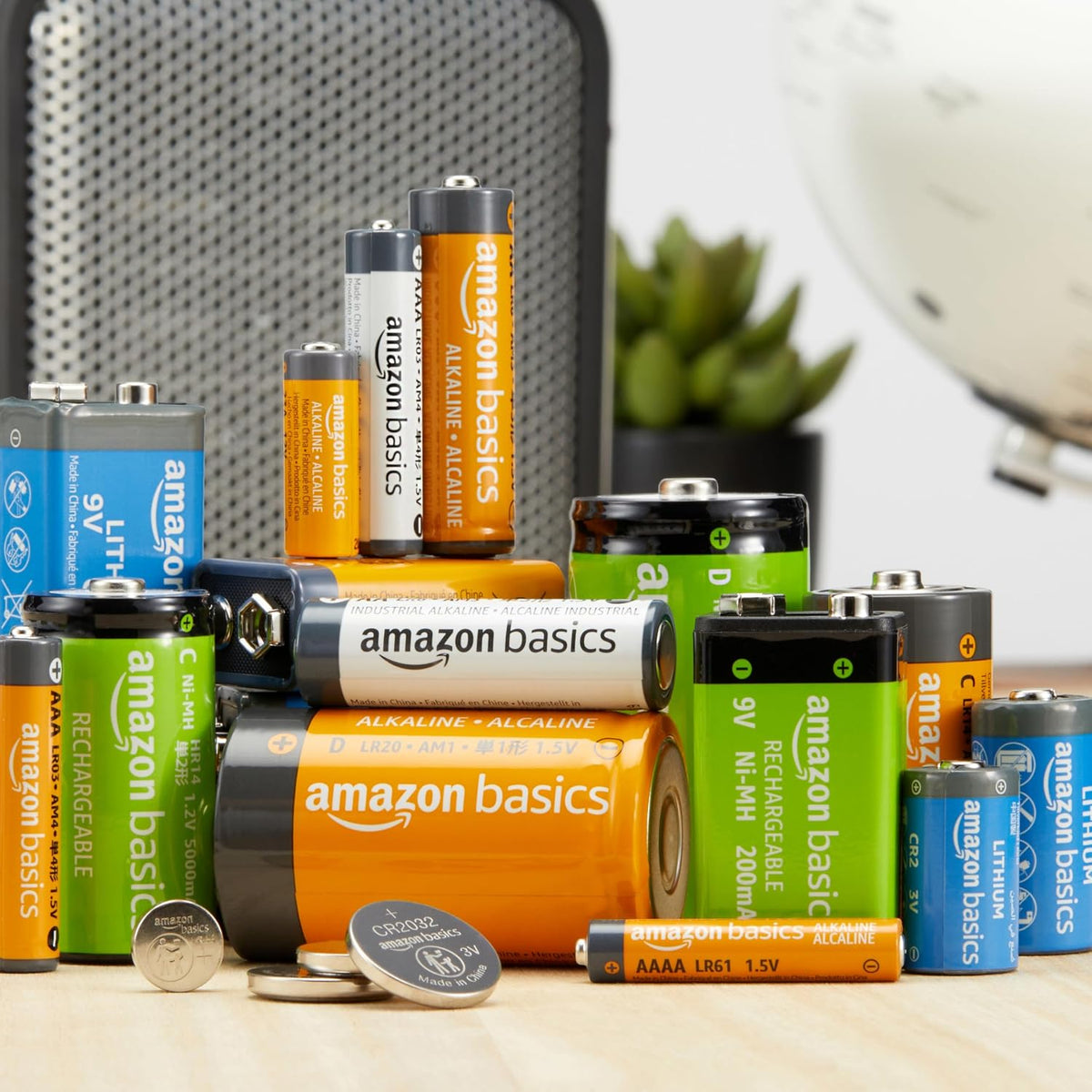 Amazon Basics 4-Pack 9V Alkaline Batteries, 9V/6LR61, 5-Year Shelf Life - for Smoke/CO Detector, Electronics & Audio