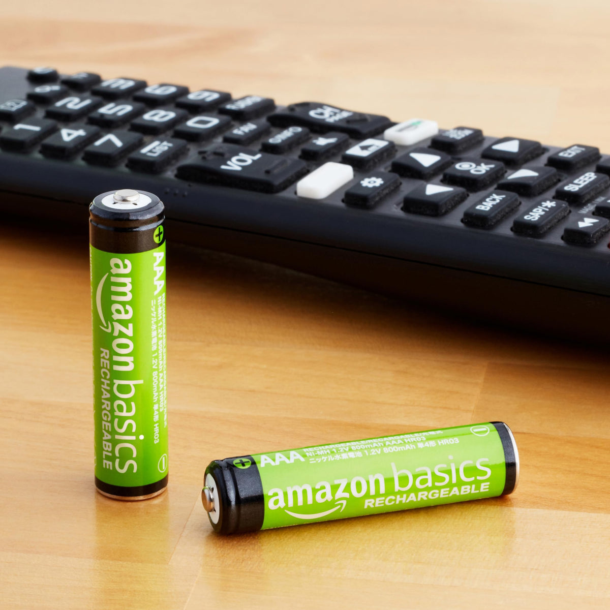 Amazon Basics 4 Slot Ni-MH AA & AAA Battery Charger With Indicator LEDs, With USB Port, Black