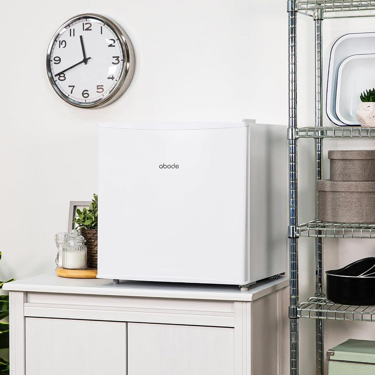 Abode Table Top Mini Fridge White Freestanding 43 Litre Capacity with Reversible Door & Ice Box, Adjustable Feet & 1 Wire Shelf ATTF0E1W (White)