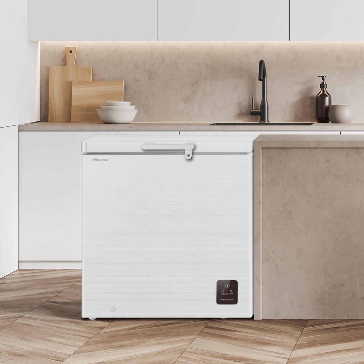 Hisense FC386D4AWLE 297Litres Freestanding Chest Freezer, 4 Star Freezer Rating, E Rated in White