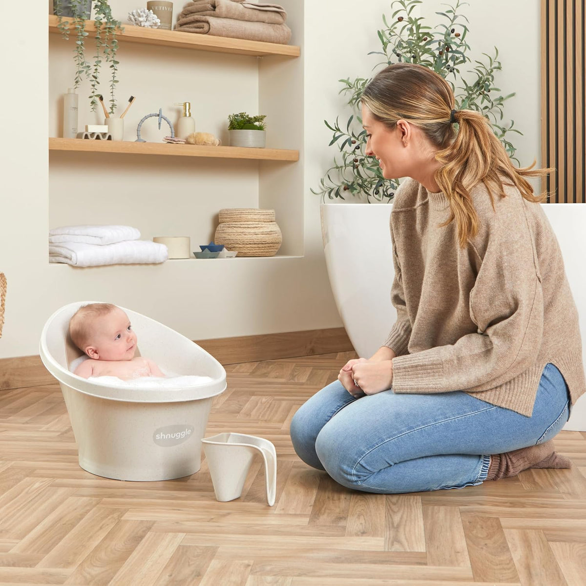 Shnuggle ECO Newborn Baby Bath Seat, Baby Bath Tub Made with 98% Recycled Material & Bum Bump Support, Compact Infant Bath, Sustainable Newborn Essentials & Baby Shower Gift
