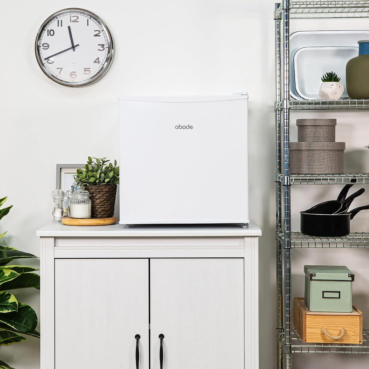 Abode Table Top Mini Fridge White Freestanding 43 Litre Capacity with Reversible Door & Ice Box, Adjustable Feet & 1 Wire Shelf ATTF0E1W (White)